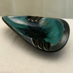 Vintage Blue Mountain‎ Pottery Ceramic Abstract Ashtray 1960s Mid-Century Modern